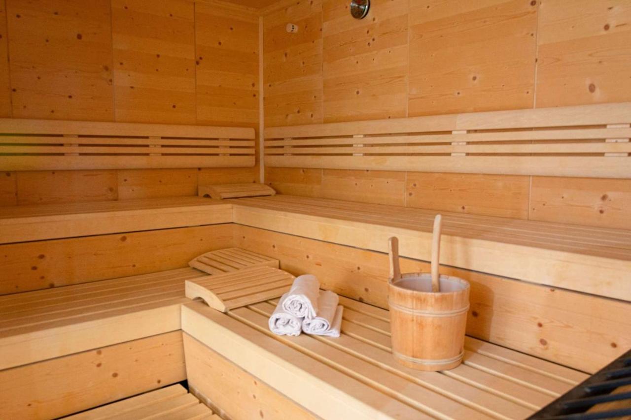 Wallackhaus Regiojet Hotels ハイリゲンブルート エクステリア 写真