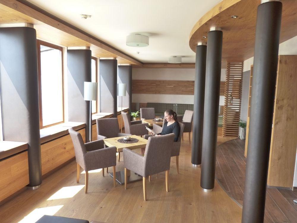 Wallackhaus Regiojet Hotels ハイリゲンブルート エクステリア 写真