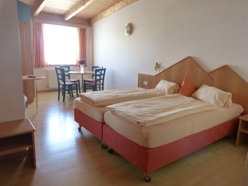 Wallackhaus Regiojet Hotels ハイリゲンブルート エクステリア 写真