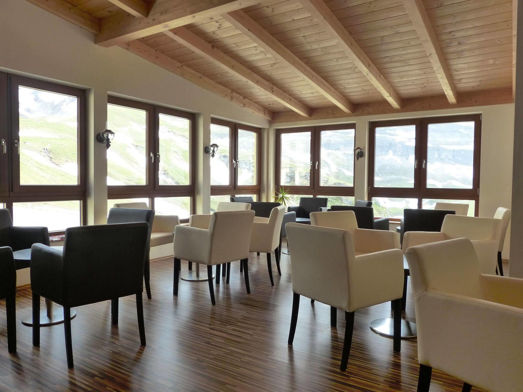 Wallackhaus Regiojet Hotels ハイリゲンブルート エクステリア 写真