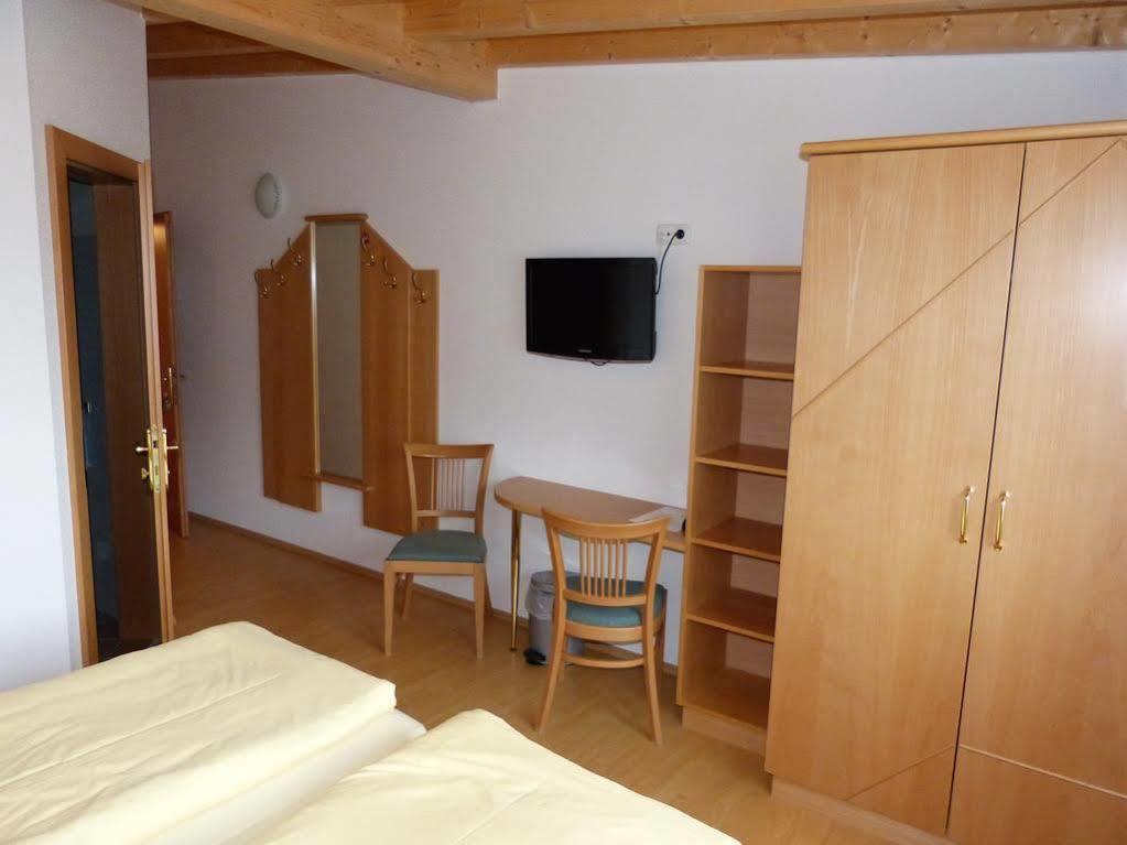 Wallackhaus Regiojet Hotels ハイリゲンブルート エクステリア 写真